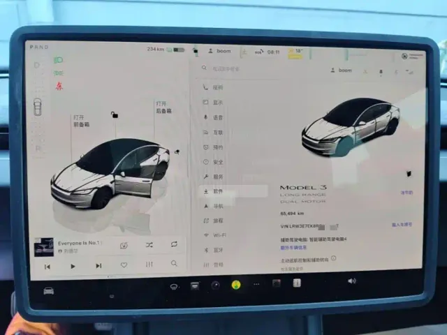 Tesla Model 3 — Фото автомобиля 12