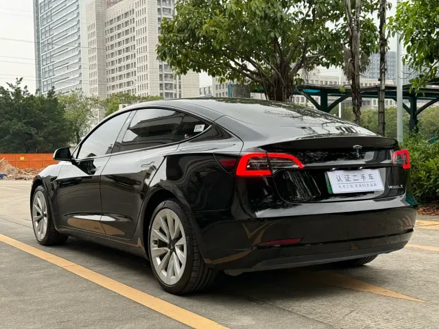 Tesla Model 3 — Фото автомобиля 11