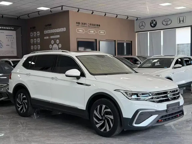 Volkswagen Tiguan L — Фото автомобиля 3