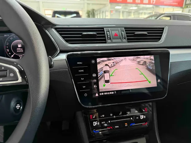 Skoda Superb — Фото автомобиля 13