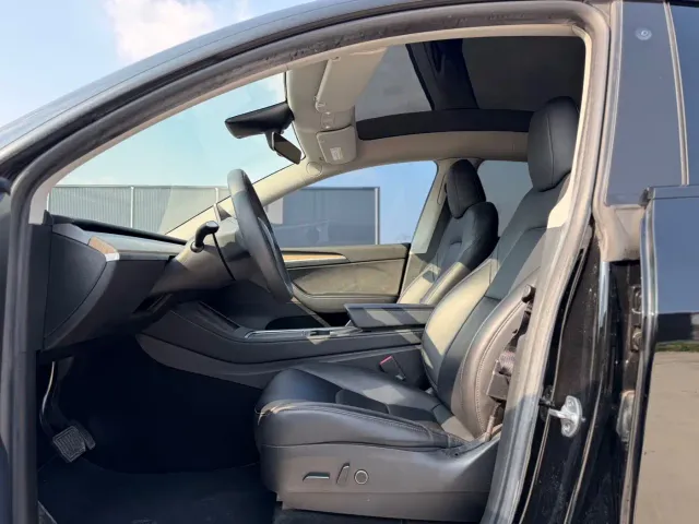 Tesla Model Y — Фото автомобиля 4