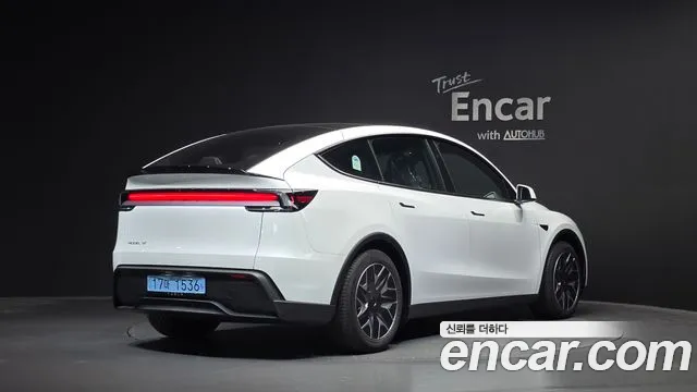 Tesla Model Y — Фото автомобиля 2