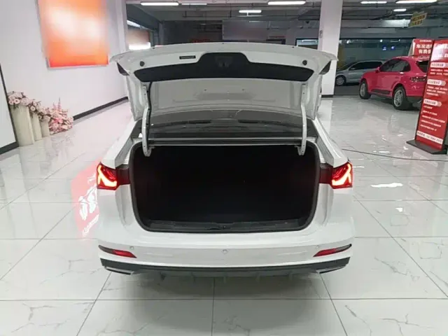Roewe i5 — Фото автомобиля 18