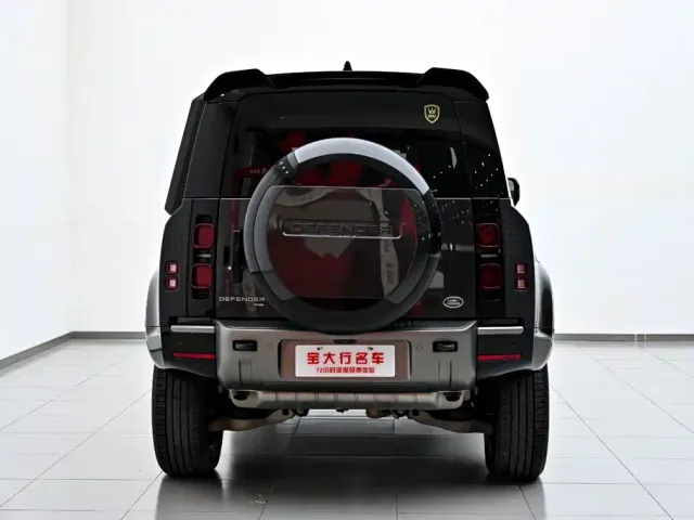 Land Rover Defender — Фото автомобиля 8