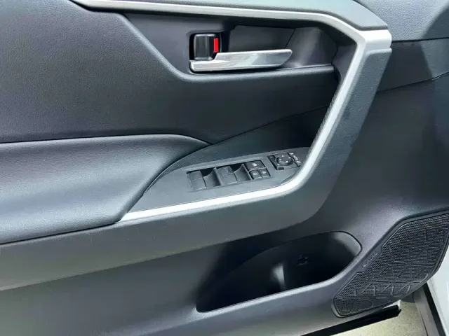 Toyota RAV4 Rongfang 2022 Hybrid 2.5L E-CVT 2WD Elite Edition — Фото автомобиля 18
