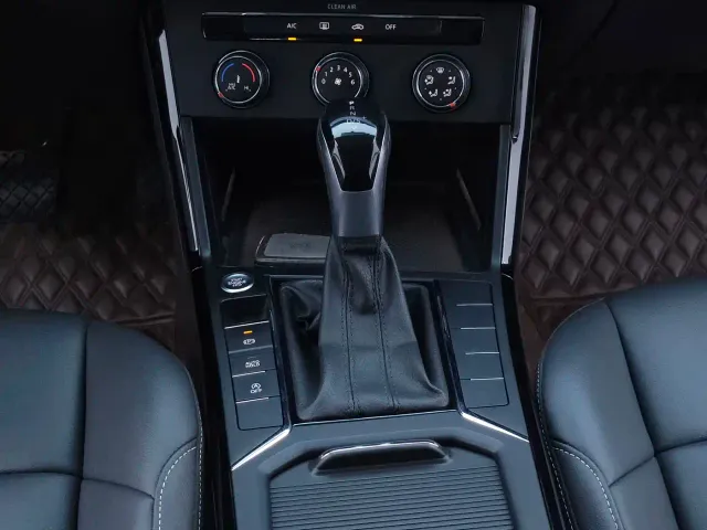 Volkswagen Passat — Фото автомобиля 12