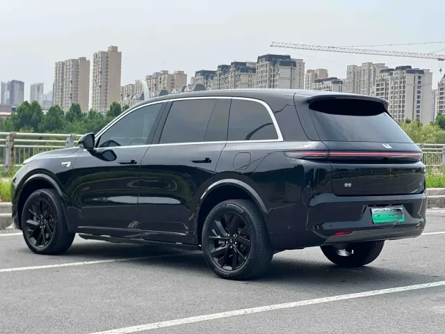 Li Auto L8 — Фото автомобиля 9