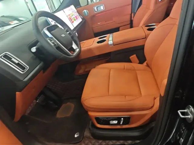 Li Auto L8 — Фото автомобиля 14