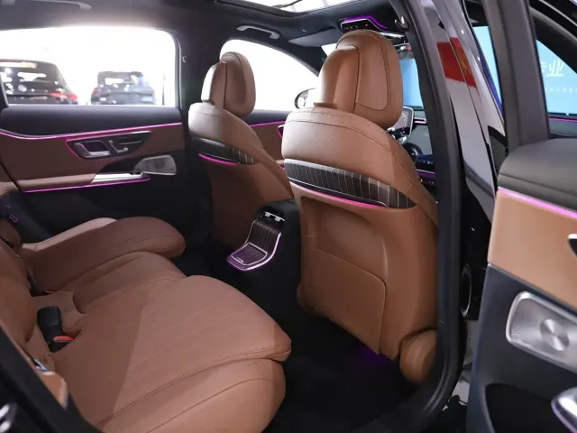 Mercedes-Benz E-Class — Фото автомобиля 21