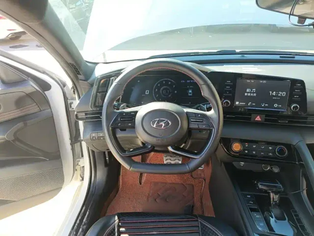 Hyundai Elantra — Фото автомобиля 10