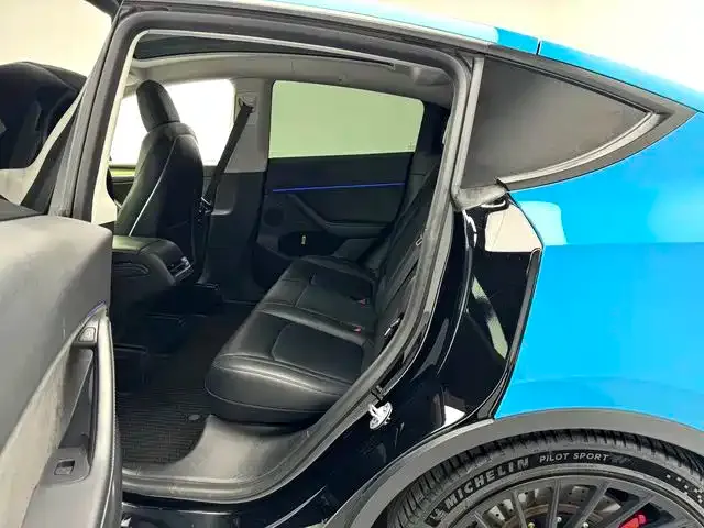 Tesla Model Y — Фото автомобиля 6