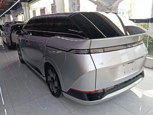 Xpeng X9 — Фото автомобиля 4