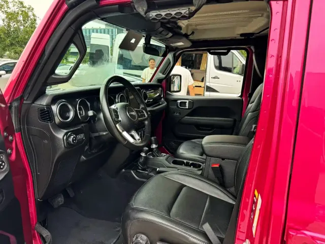 Jeep Wrangler — Фото автомобиля 7