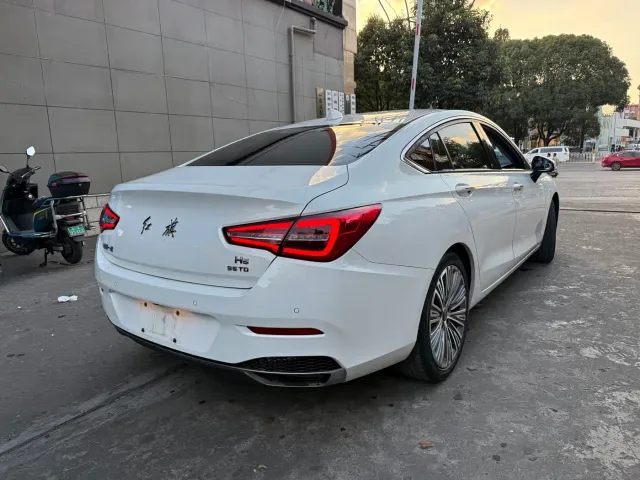 Hongqi H5 — Фото автомобиля 14