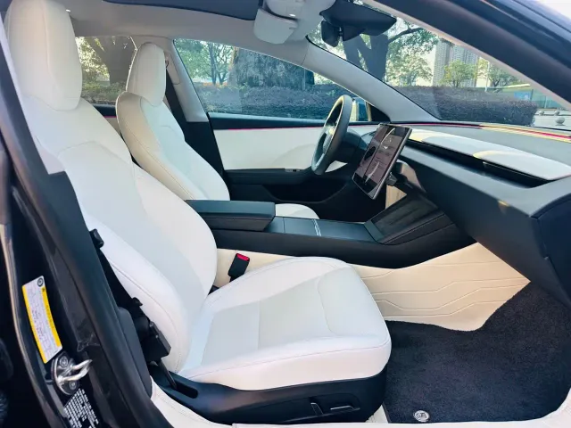 Tesla Model 3 — Фото автомобиля 16