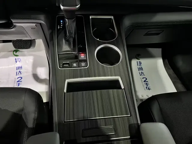 Toyota Sienna — Фото автомобиля 7