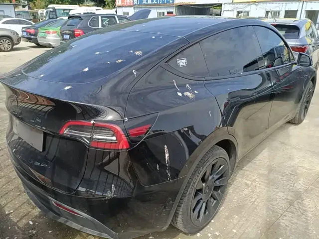 Tesla Model Y — Фото автомобиля 6