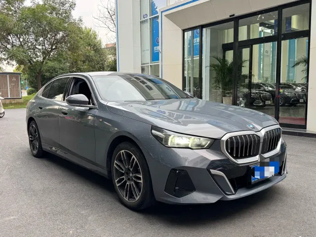 BMW 5 Series — Фото автомобиля 2