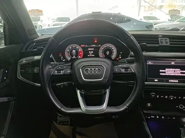 Audi Q3 — Фото автомобиля 10