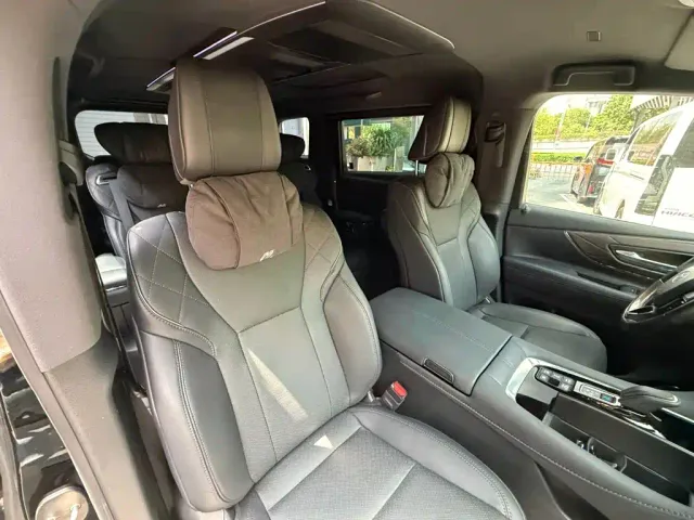 Toyota Alphard — Фото автомобиля 9