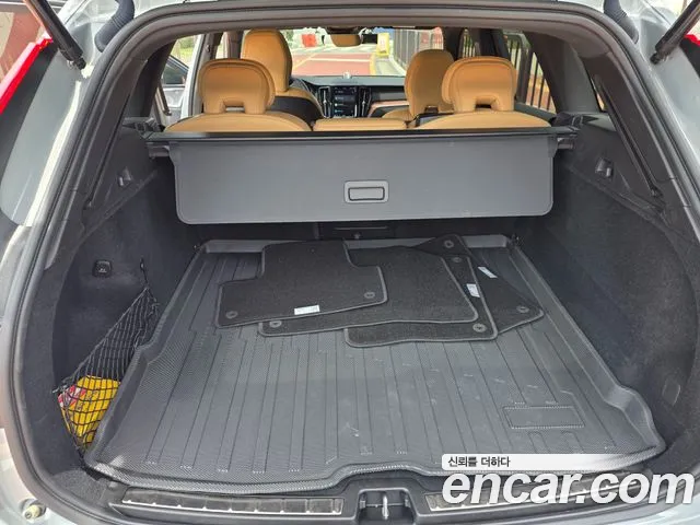 Вольво XC60 — Фото автомобиля 15