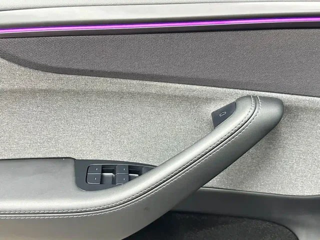 Tesla Model Y — Фото автомобиля 16