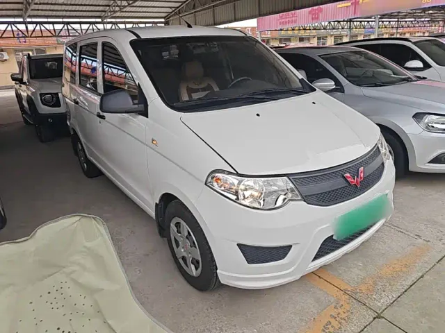 Wuling Hongguang — Фото автомобиля 3