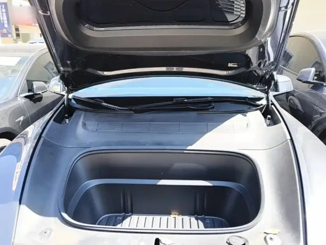 Tesla Model Y — Фото автомобиля 19