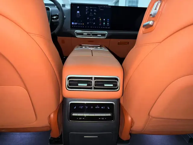 Li Auto L7 — Фото автомобиля 13