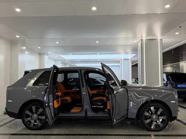 Rolls-Royce Cullinan — Фото автомобиля 2