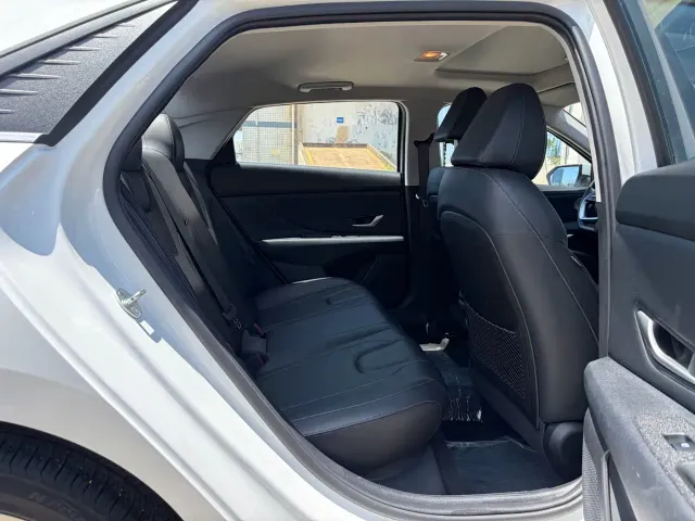 Hyundai Elantra — Фото автомобиля 10