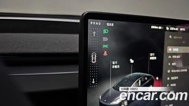Tesla Model 3 — Фото автомобиля 9