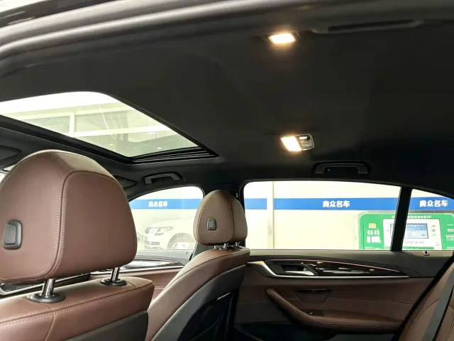 BMW 5 Series — Фото автомобиля 10