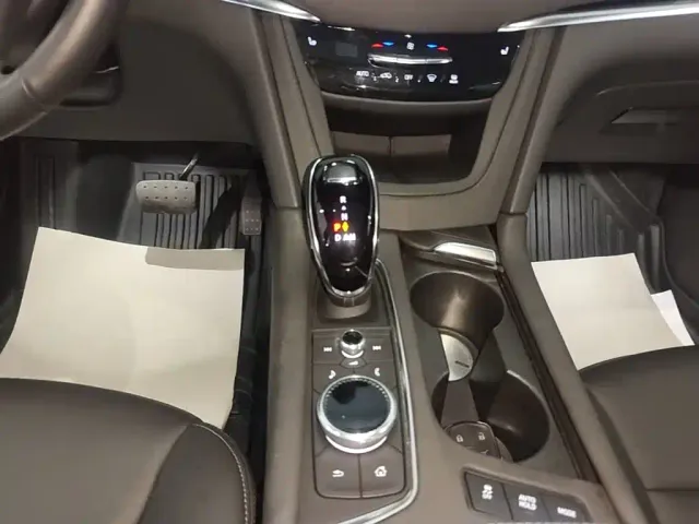 Cadillac XT5 — Фото автомобиля 13