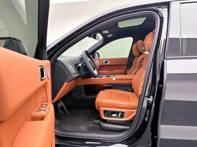 Li Auto L8 — Фото автомобиля 9