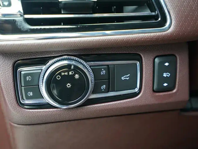 Lincoln Navigator — Фото автомобиля 6