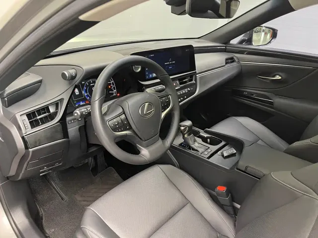 Lexus ES — Фото автомобиля 9