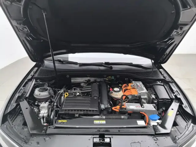 Volkswagen Magotan GTE Plug-in Hybrid 2022 GTE Luxury — Фото автомобиля 6