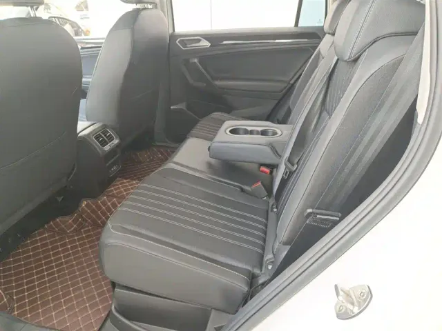 Volkswagen Tiguan L — Фото автомобиля 12