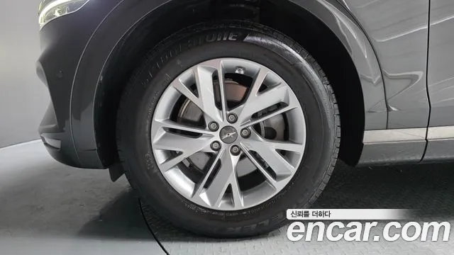 Genesis GV70 2.5T Бензин 2WD — Фото автомобиля 5