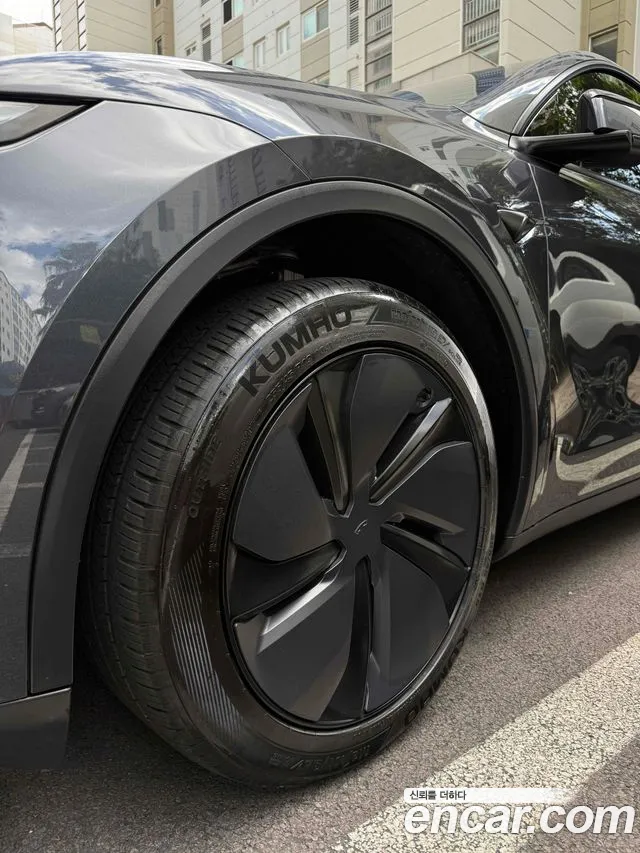 Tesla Model Y — Фото автомобиля 13