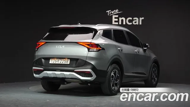 Kia Sportage Sportage 5-е поколение Дизель 2.0 2WD — Фото автомобиля 2