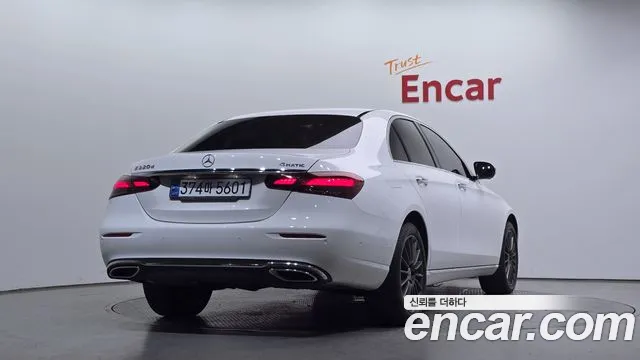 Mercedes-Benz E-Class — Фото автомобиля 2