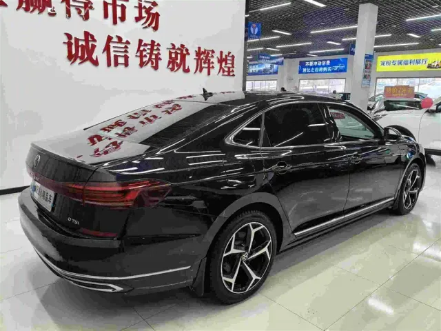 Volkswagen Passat — Фото автомобиля 4