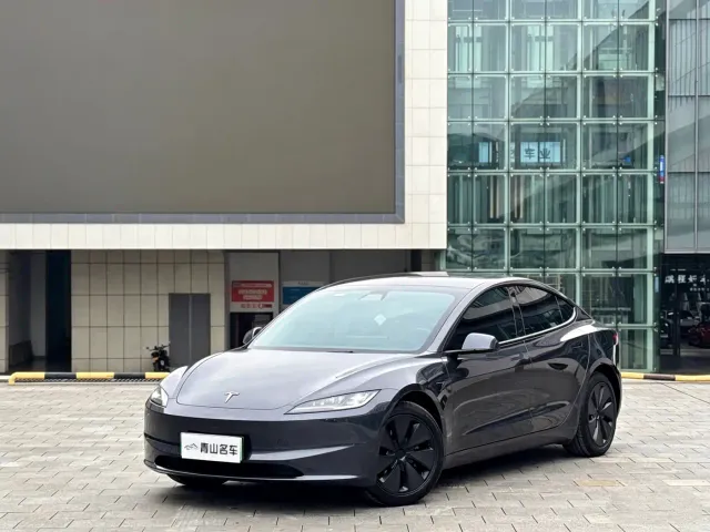 Фотография автомобиля — Tesla Model 3