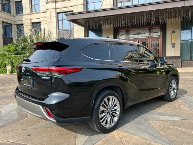 Toyota Highlander — Фото автомобиля 4