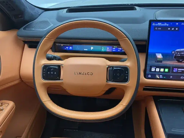 Lynk & Co 900 — Фото автомобиля 14