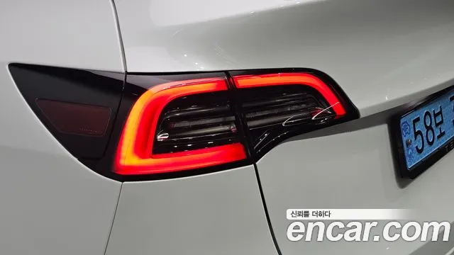 Tesla Model Y — Фото автомобиля 8