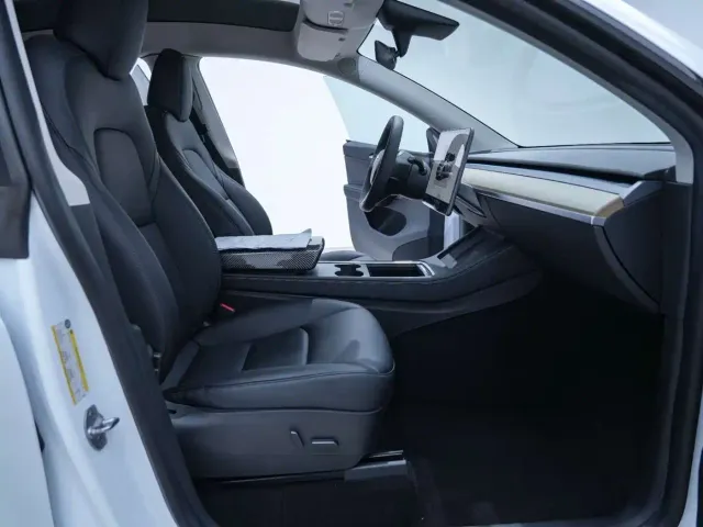 Tesla Model Y — Фото автомобиля 25