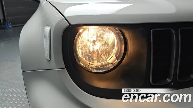 Jeep Renegade — Фото автомобиля 22